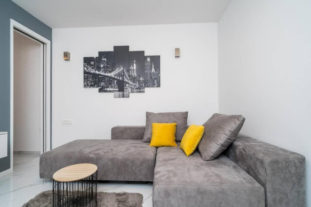 Luxury Downtown West *