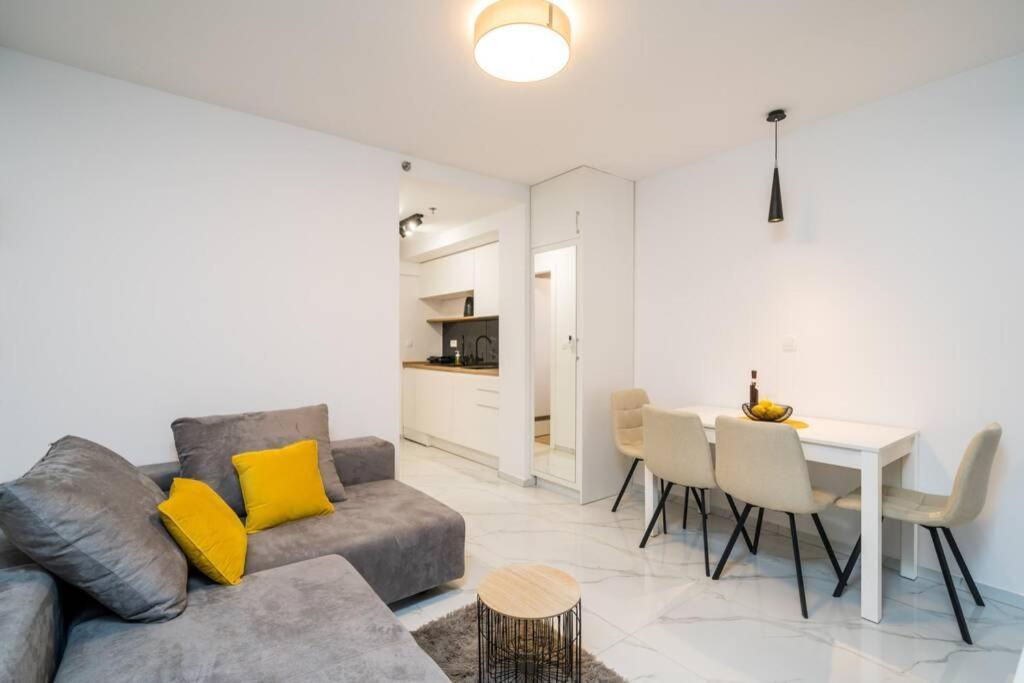 Luxury Downtown West *
