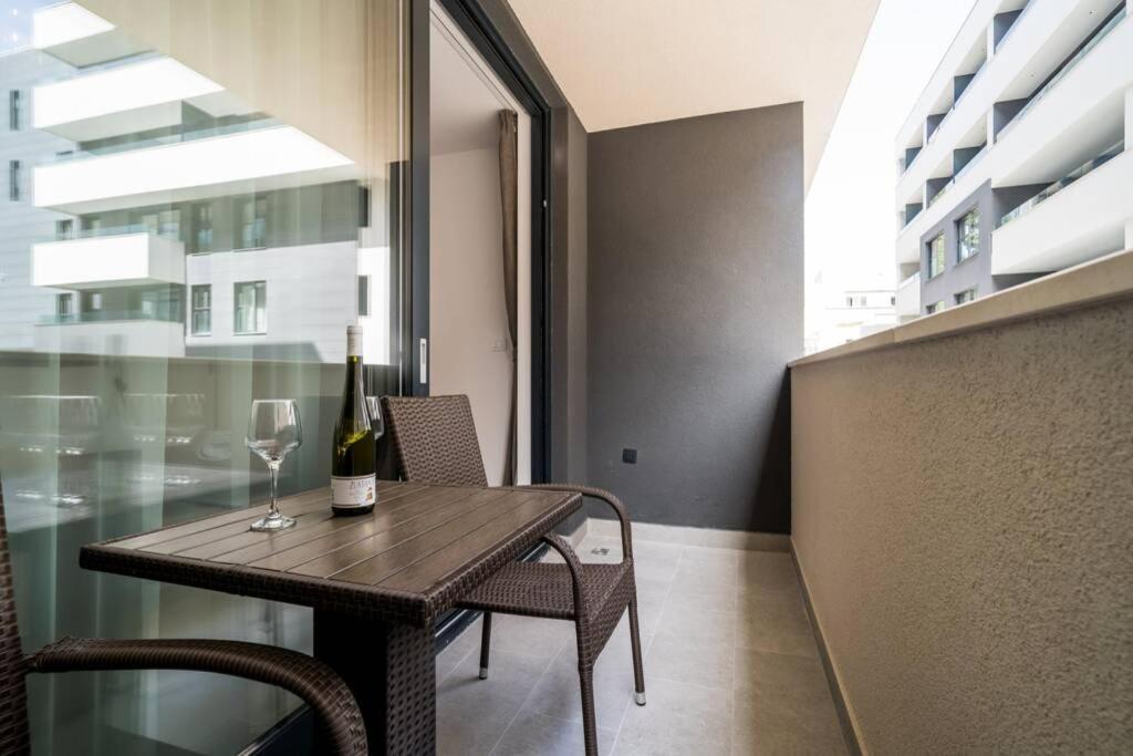 Luxury Downtown West Apartment *